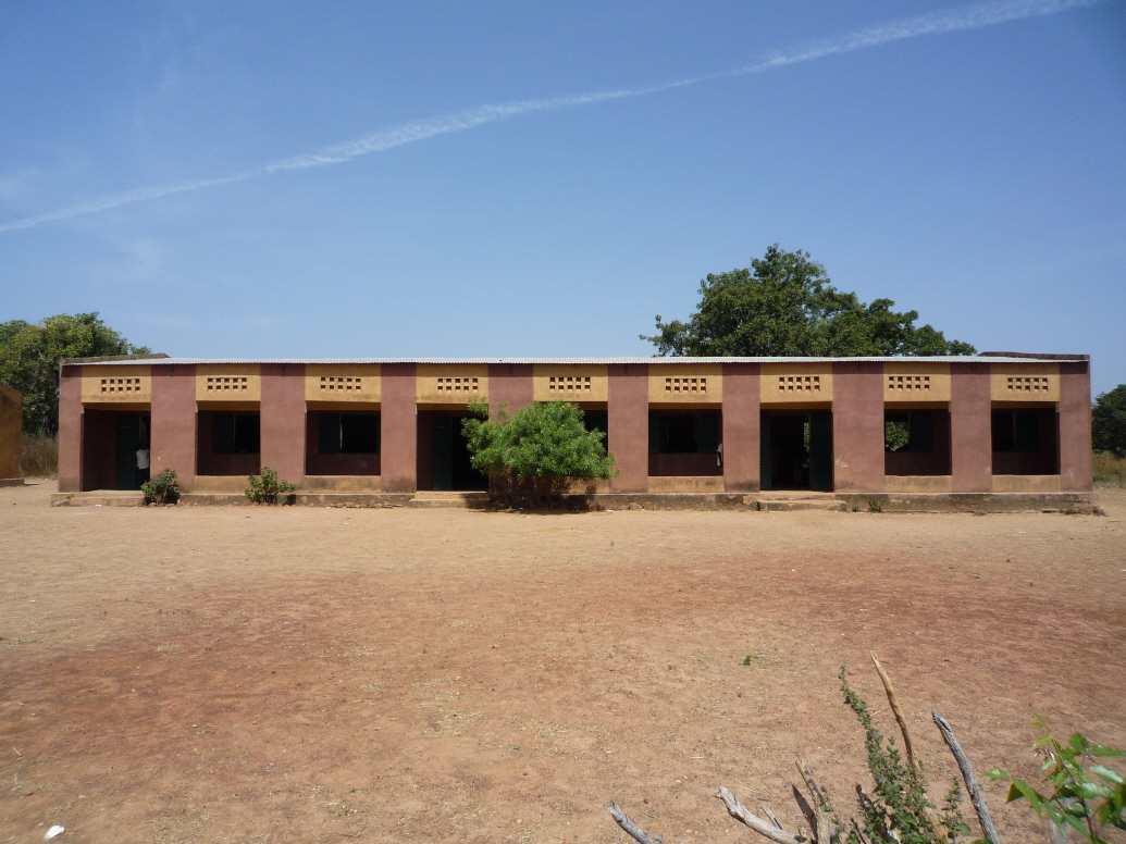 width=600